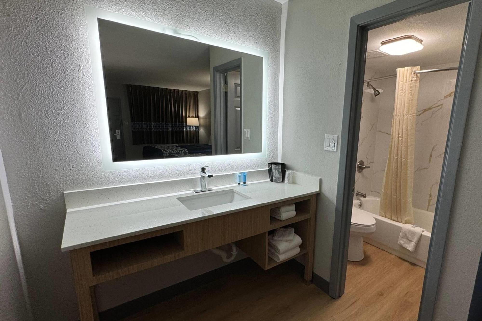 Travelodge By Wyndham Gainesville Exteriör bild